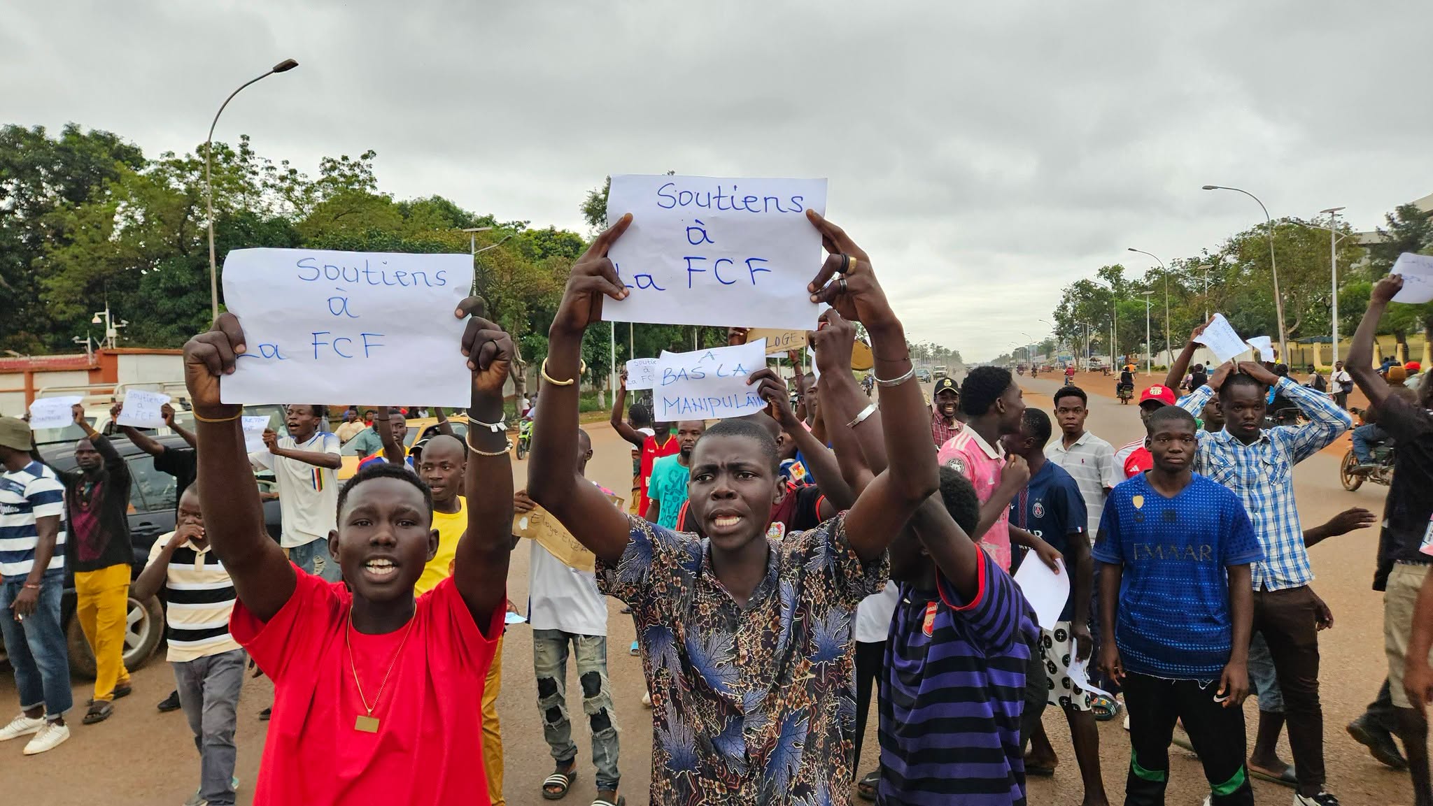 RCA : des supporters affichent leur soutien aux Fauves